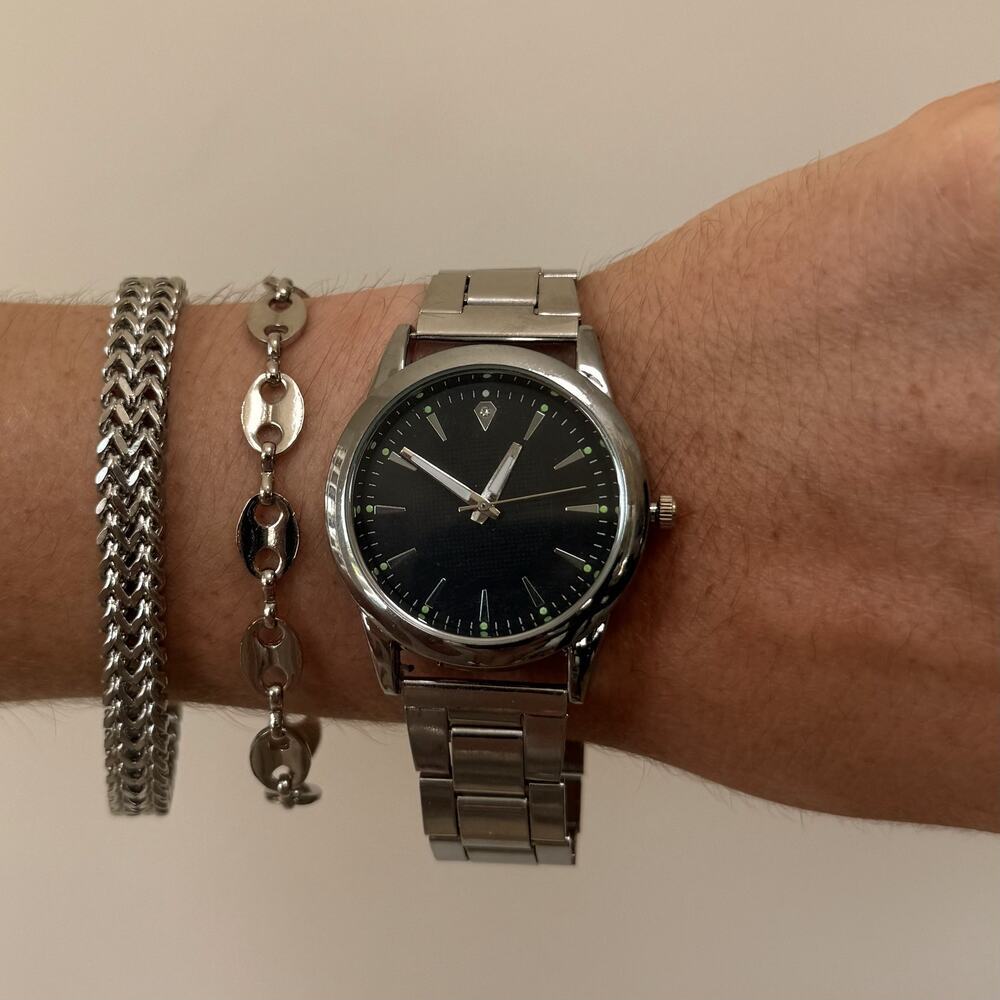 Y2K Silver Quartz Watch with Black Minimal Dial Unisex 8.5" New